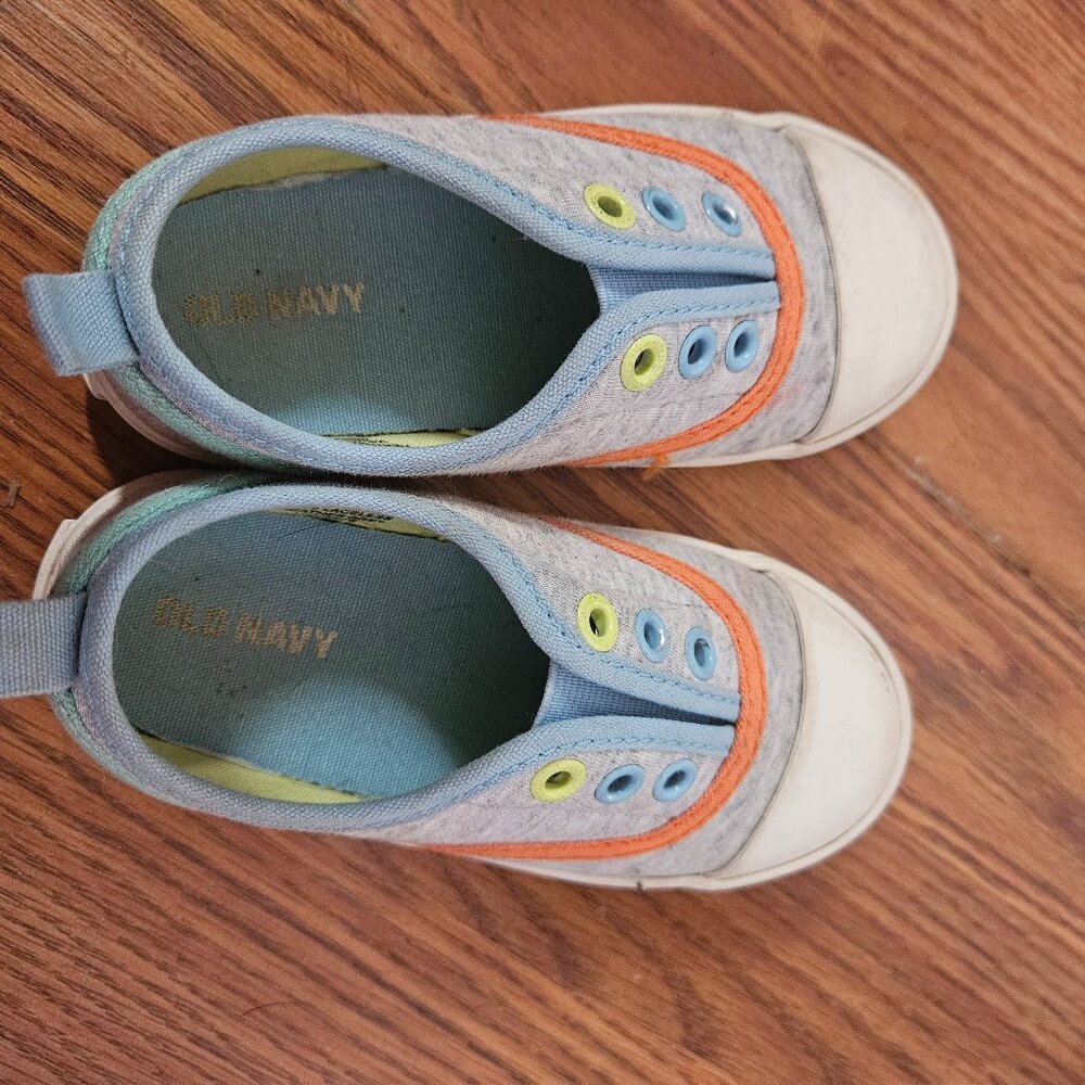 Old Navy toddler tennis shoes size 7